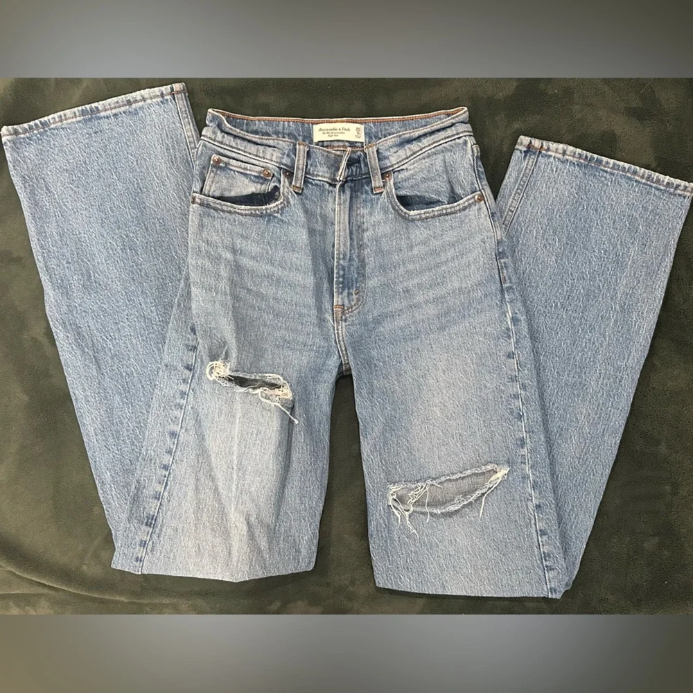25/0 XLong Abercrombie & Fitch Light “The 90s Relaxed Jean High-Rise” - Picture 1 of 3